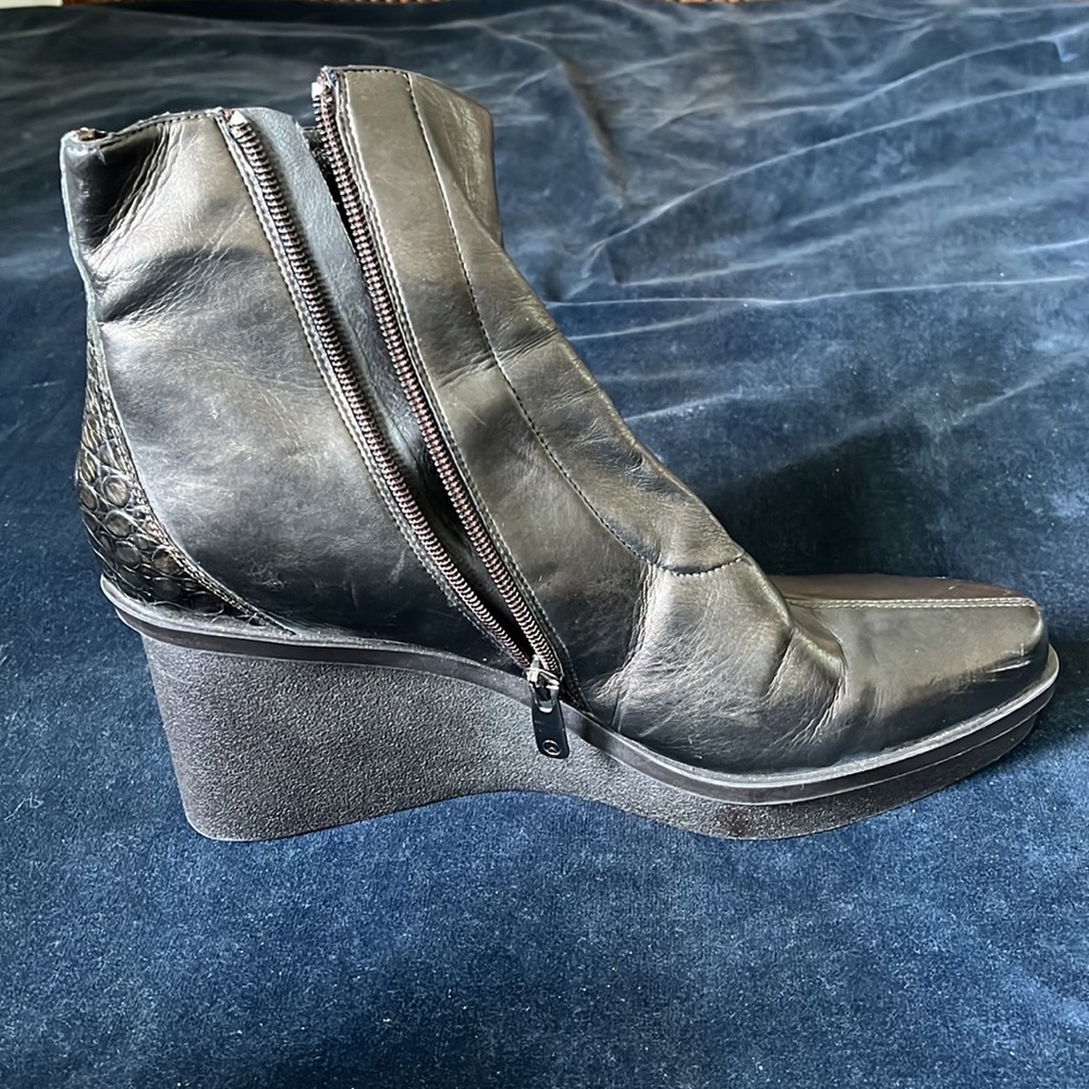 Women leather ankle boots